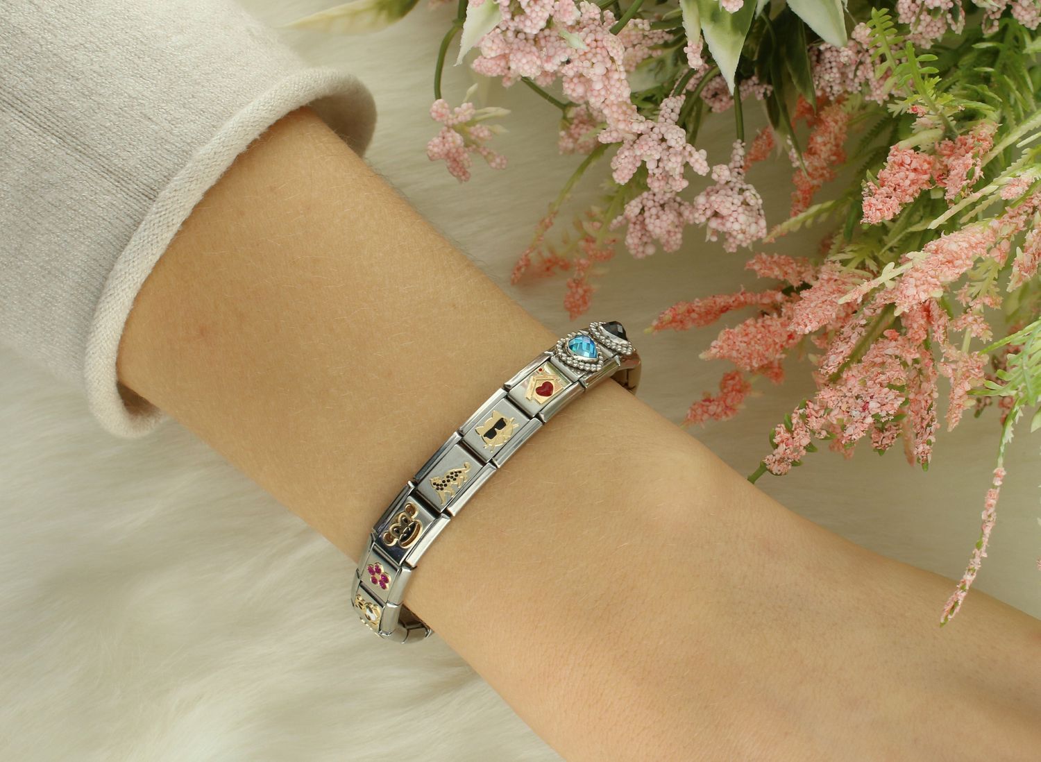 Nomination Link 18K zawieszka złoto 'Kotek w okularach' 030272 44. Ponadczasowa biżuteria, pozwalająca każdej kobiecie skomponować bransoletkę wedle własnych upodobań, a następnie modyfikować ją poprzez dodawanie i z.jpg